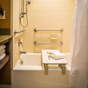 Standard Queen Room Two Queen Beds Mobility Accessible Tub